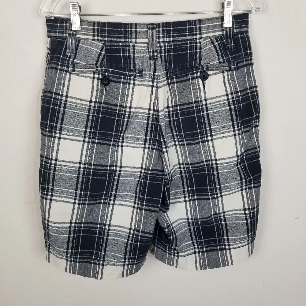 Sonoma Lifestyles Blue and White Plaid Shorts Size 30‎
